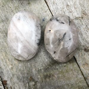 turmalinkvarts hånd sten