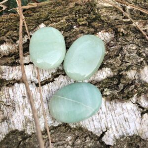 grøn aventurin hånd sten