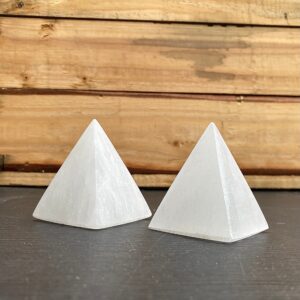 selenit pyramide