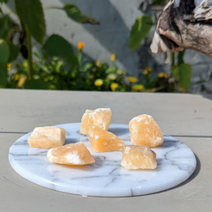 rå gul calcit lommesten