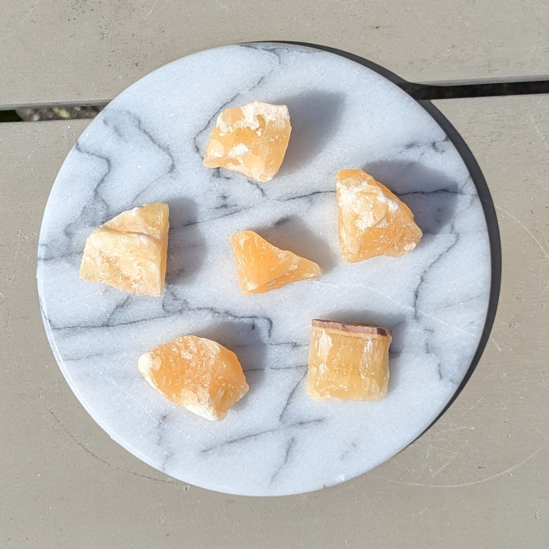 rå gul calcit lommesten
