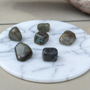 labradorit lommesten