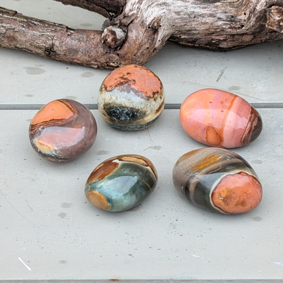 polychrome jaspis hånd sten