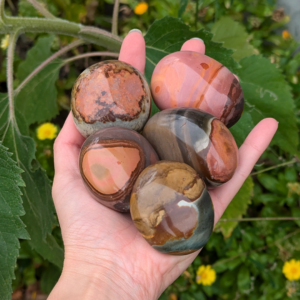 polychrome jaspis hånd sten