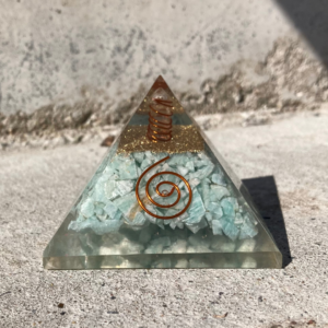 pyramide med amazonit