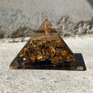 pyramide med tigerøje