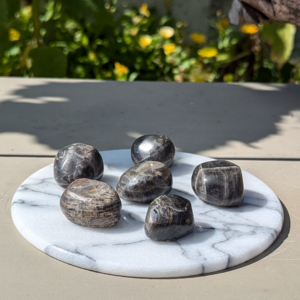 sort månesten lommesten