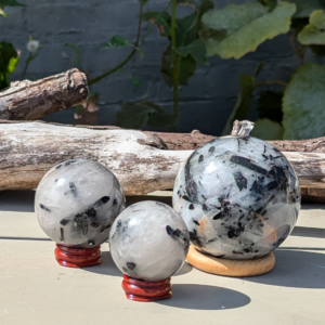 Turmalin i kvarts kugle