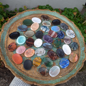 Sten og krystal nussesten