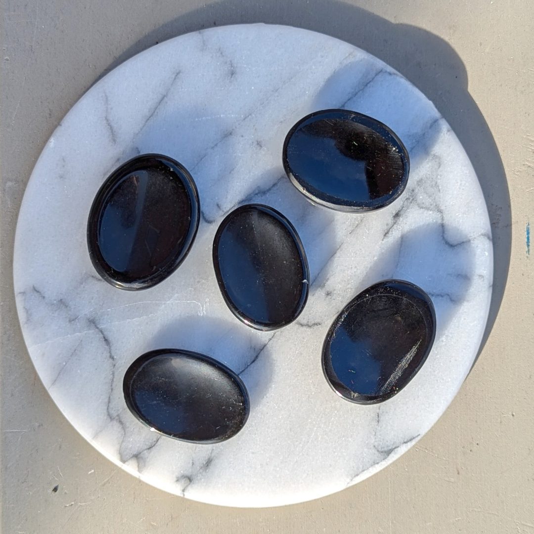 Sten og krystal sort obsidian nussesten