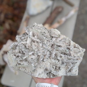 calcit med bjergkrystal og pyrit