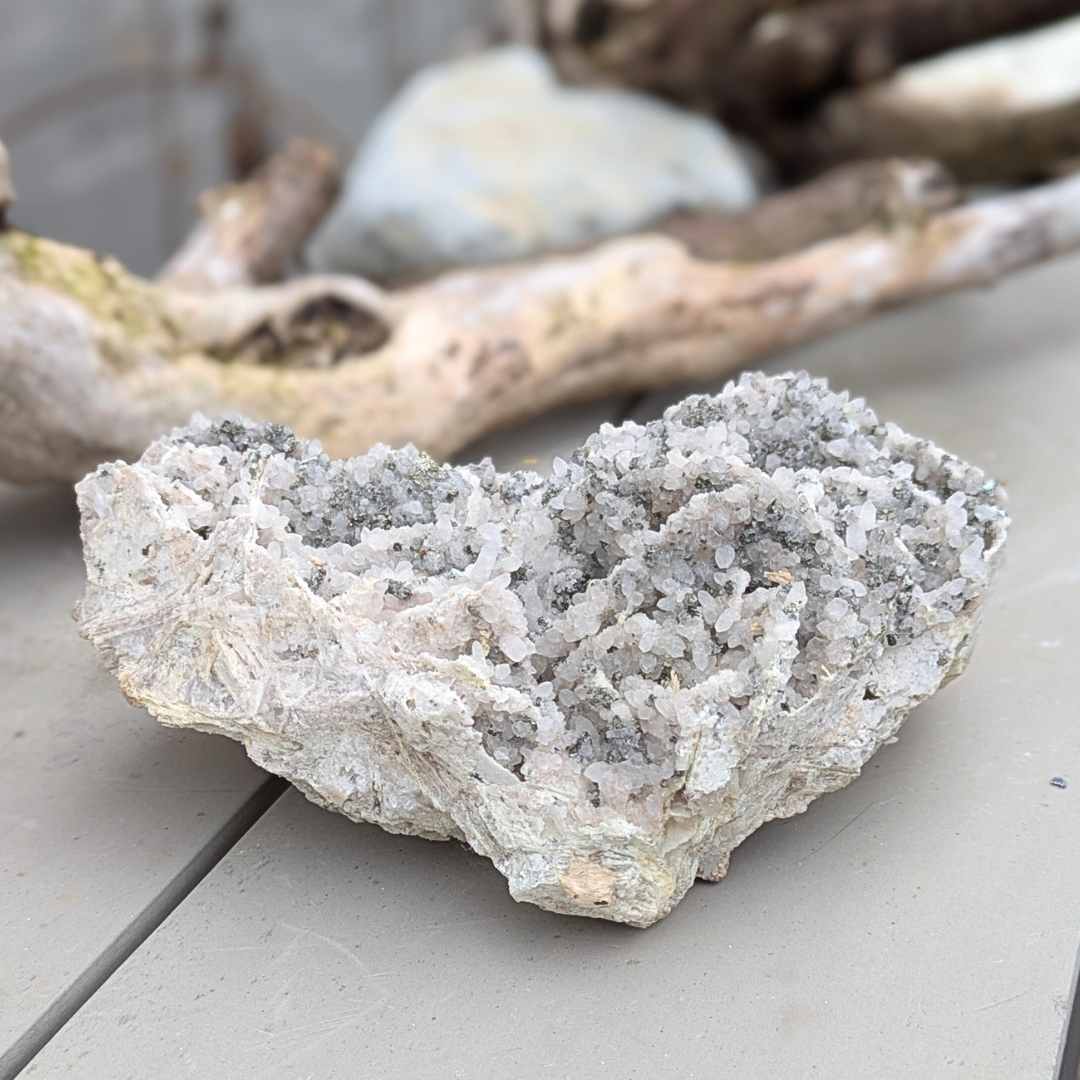 calcit med bjergkrystal og pyrit