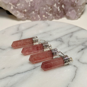 vedhæng i jordbærkvarts